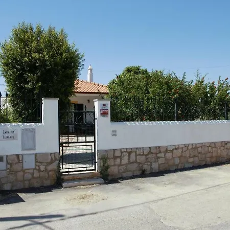 펜션 Alfarrobeiras 알부페이라