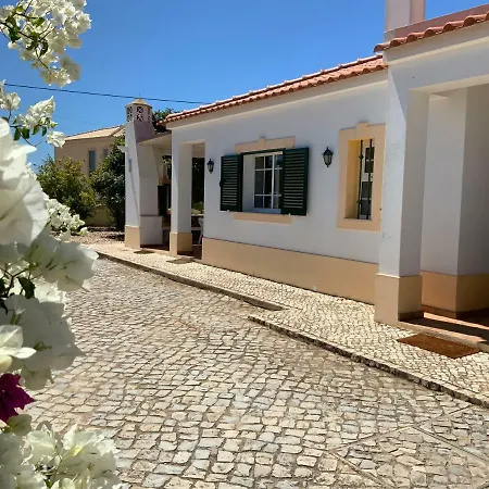 펜션 Alfarrobeiras *