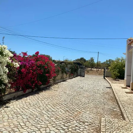 Semesterbostad Alfarrobeiras *