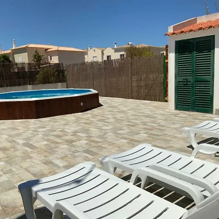 Semesterbostad Alfarrobeiras *